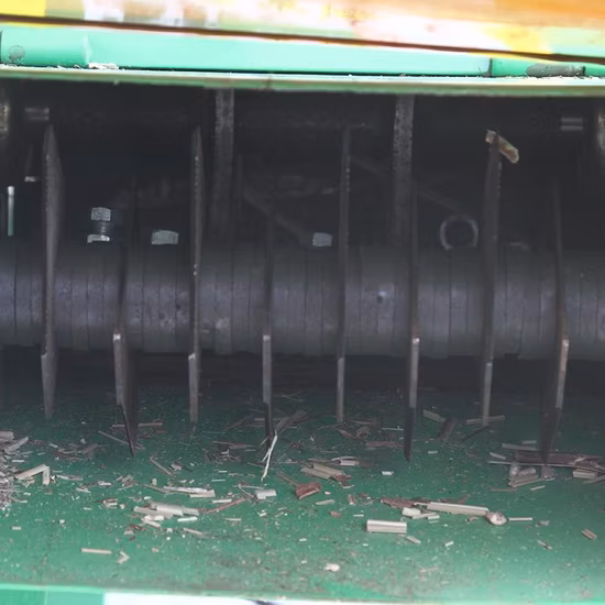 威信農場の飼料加工用小型チッパー